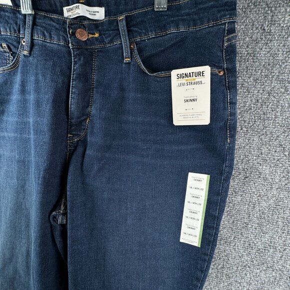 NWT Levi’s Women’s 18W 34x32 Denim Jeans Totally Shaping Skinny Tapered Pants - Picture 2 of 11